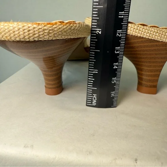 Isaac Mizrahi Brown and Tan Bow Kitten Heel Sandals Size 9 - Picture 7 of 11